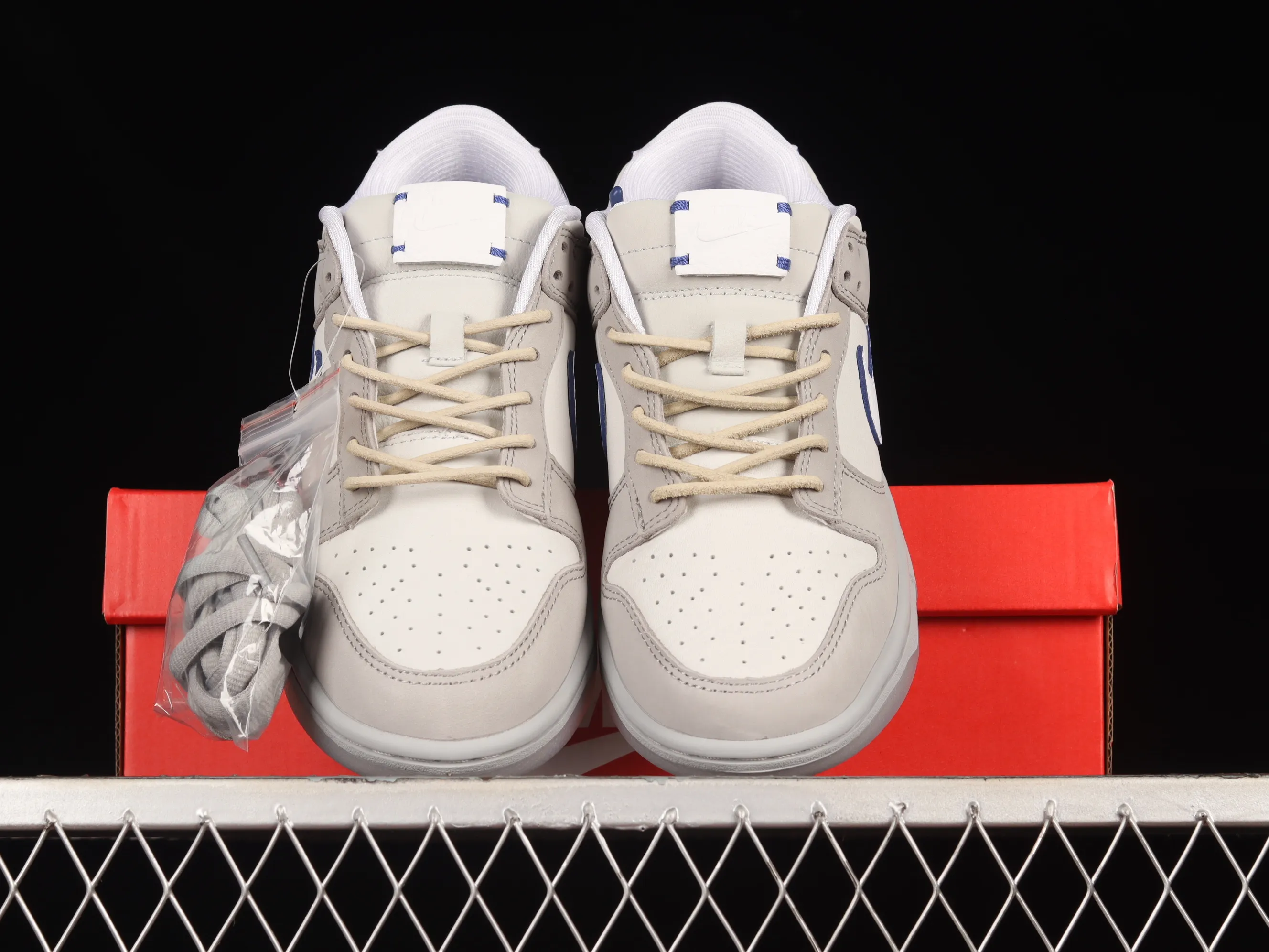 All Categories Nk SB Dunk Series Nk SB Dunk Low Low-top sneakers Pure original version Nk SB Dunk Low "Grey Leather" Moon Gray SB low-top sports and leisure sneakers DX3722-001
